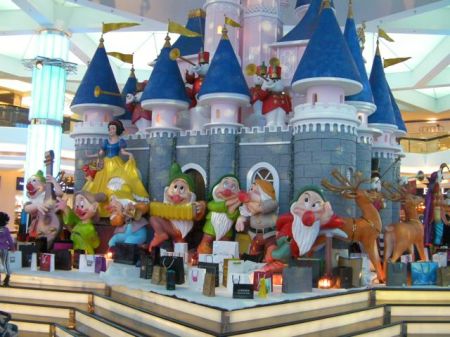 Snow White and Seven Dwarves in front of a fantasy castle